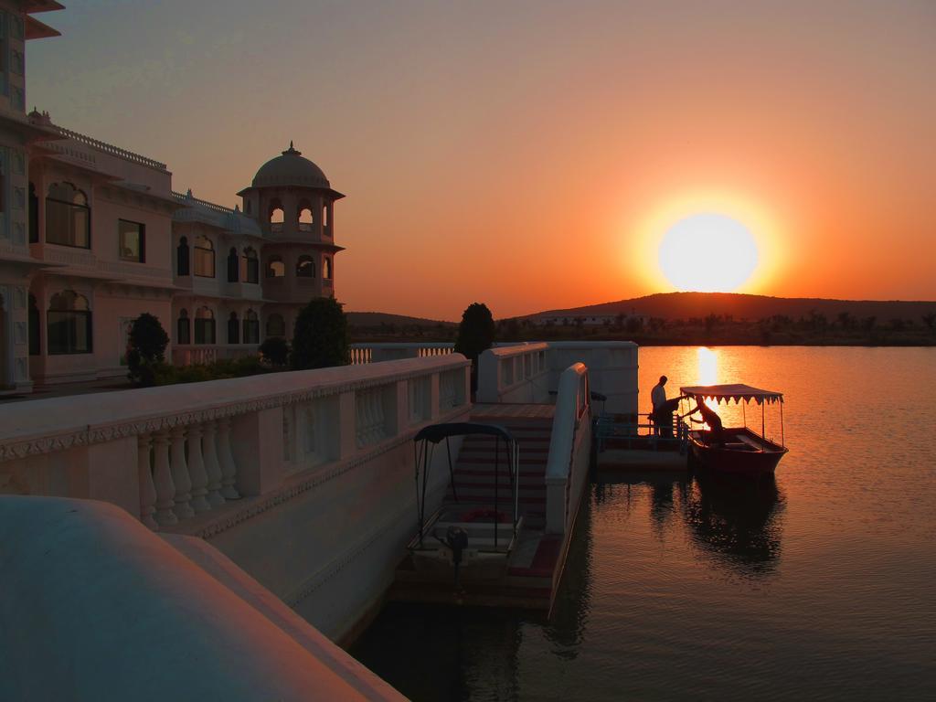 Juesta Lake Nahargarh Palace, Chittorgarh Pārsoli Eksteriør billede