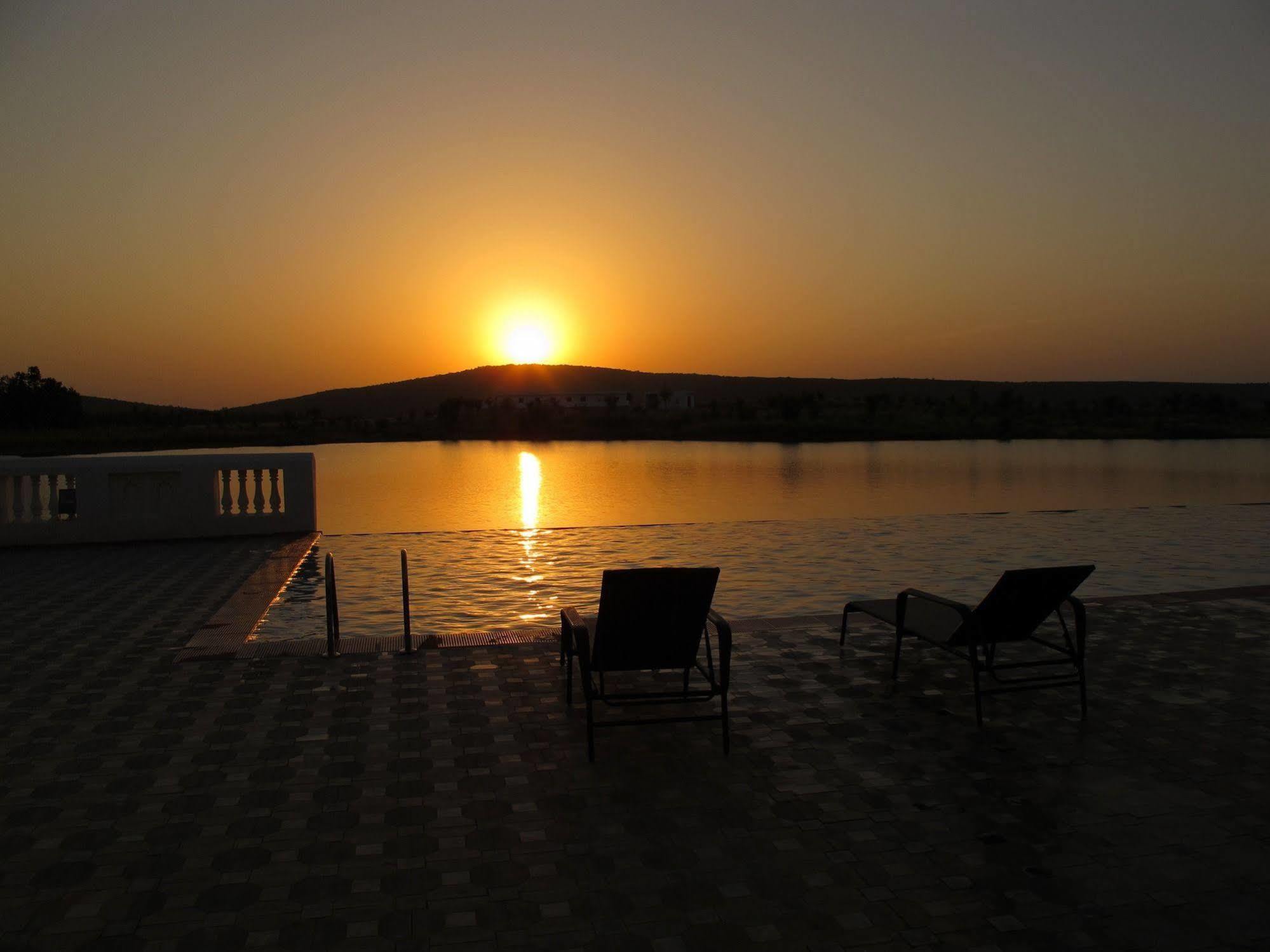 Juesta Lake Nahargarh Palace, Chittorgarh Pārsoli Eksteriør billede