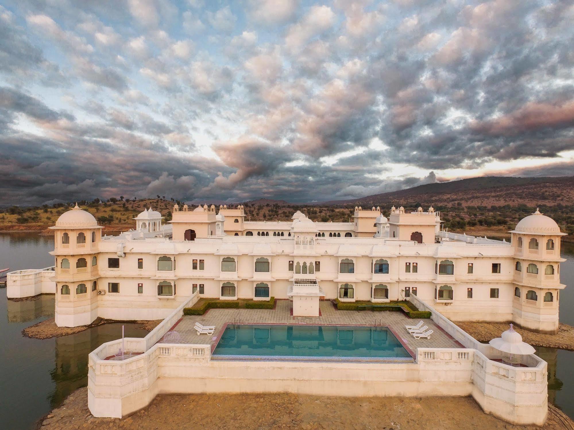 Juesta Lake Nahargarh Palace, Chittorgarh Pārsoli Eksteriør billede